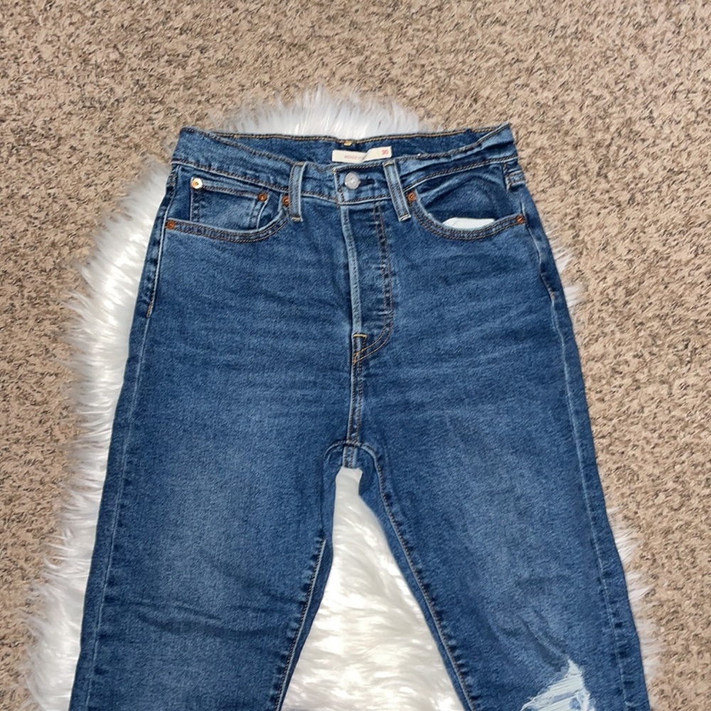Levi’s Wedgie Straight Distressed, Raw Hem, Button Fly Jeans - Picture 3 of 8